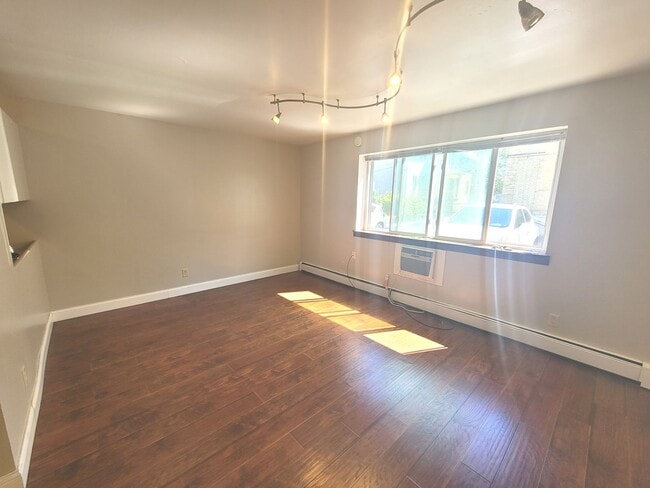 Interior Photo - 1620 Marshall