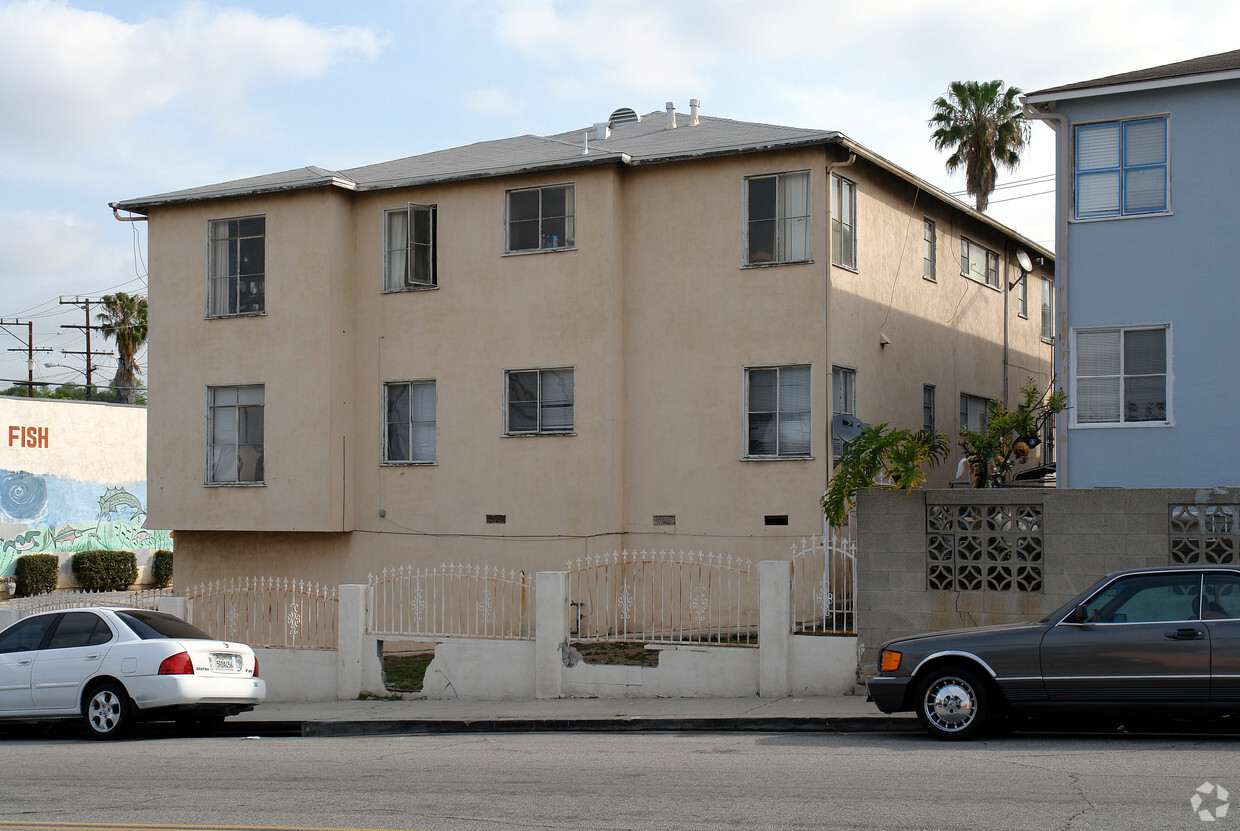 Building Photo - 1100 Forest St