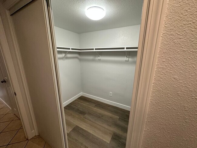 Foto del edificio - 4081 N Mountain View Ave