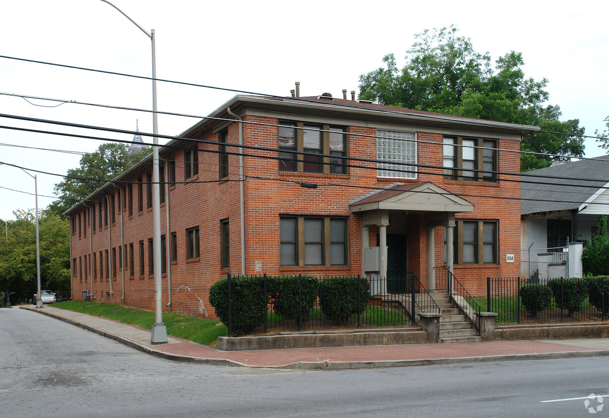 Foto del edificio - First Bedford Pine Apartments