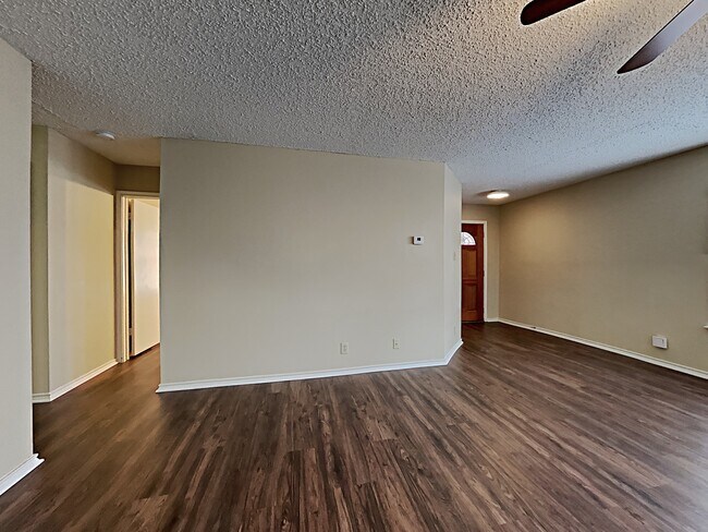 Foto del edificio - 2127 Fox Meadow Drive