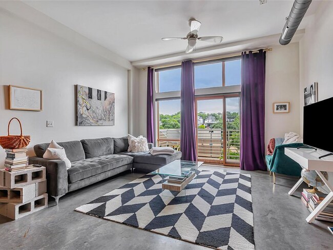 Foto del edificio - 2124 E 6th St