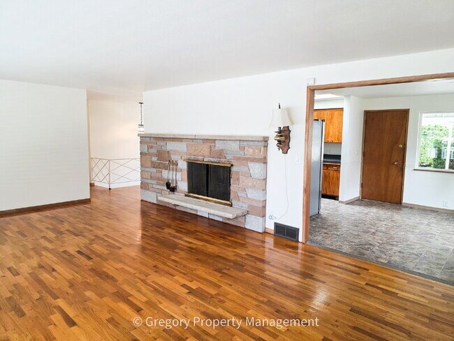 Foto del edificio - 4908 Dogwood Dr