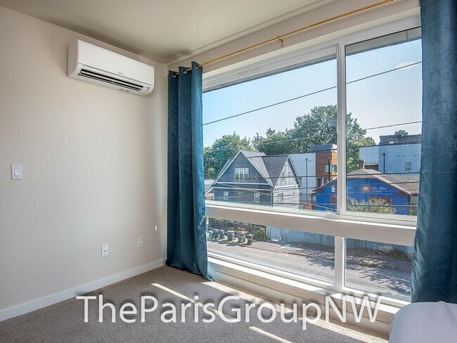 Building Photo - Modern Madrona 3BR TH * A/C!!* Big Open Sp...