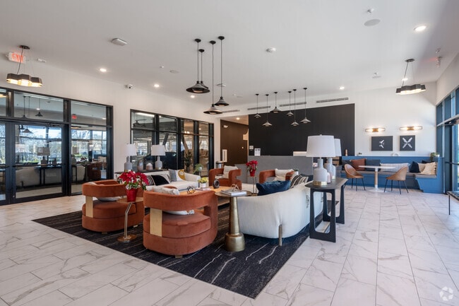 Clubhouse- Leasing Office - GSH Houston at U of H