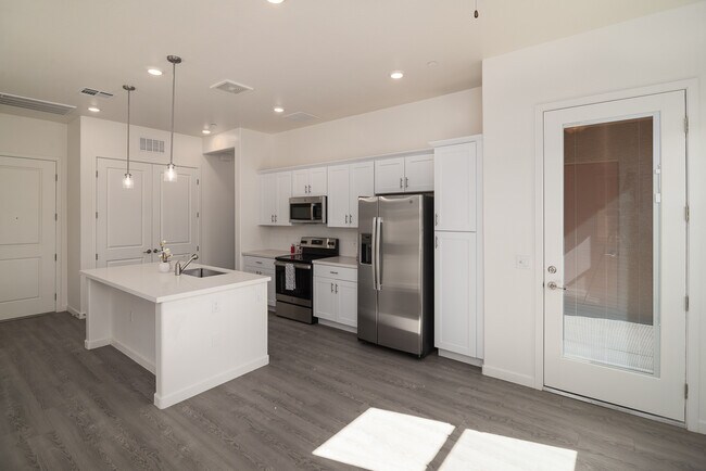 Acceso al patio - Sala de estar - Linda Vista Luxury Rentals