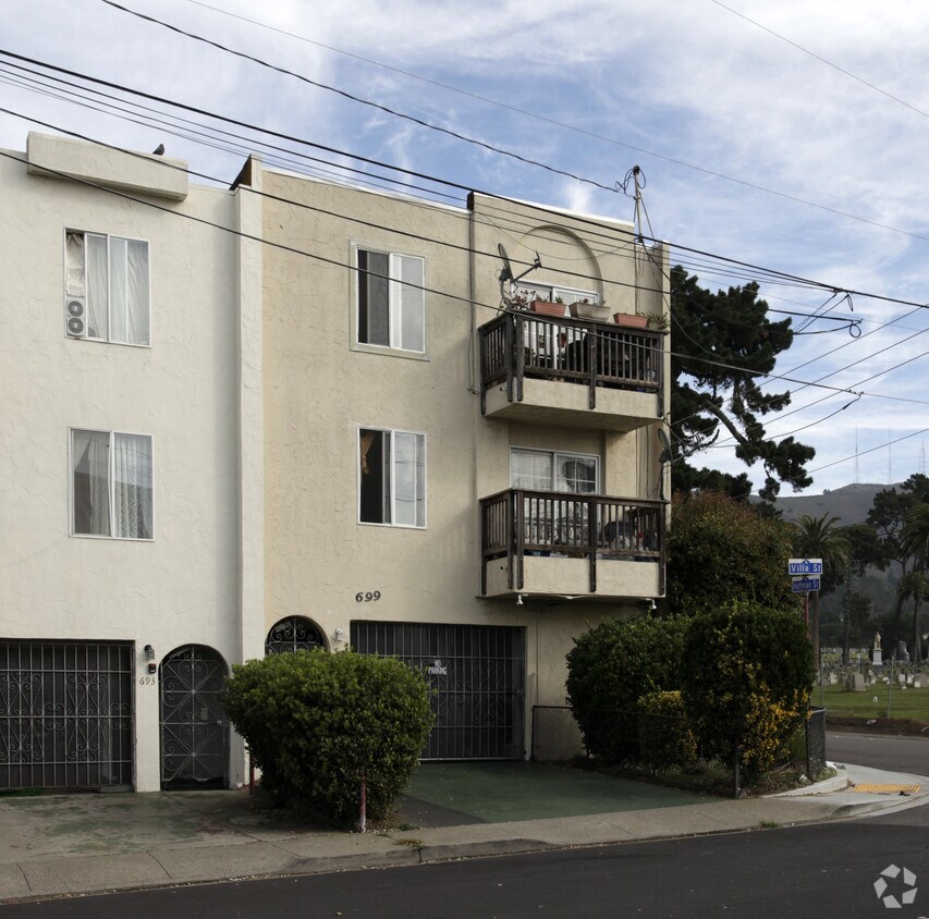 Primary Photo - 699 Villa St
