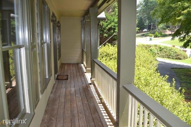 Building Photo - 4 br, 2 bath House - 1012 Oak Way