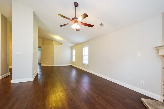 Building Photo - 2915 S Hartland