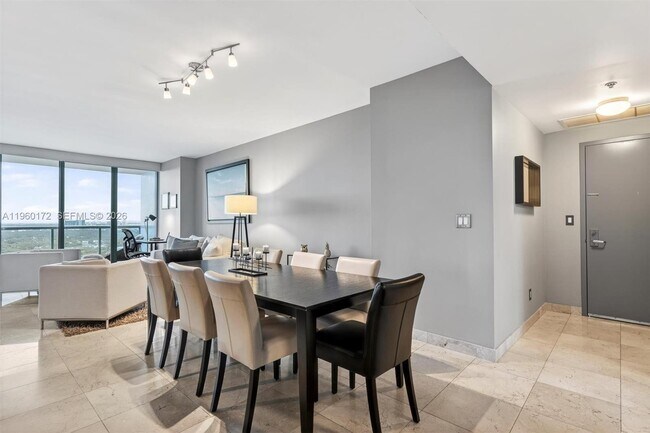 Building Photo - 601 NE 36th St