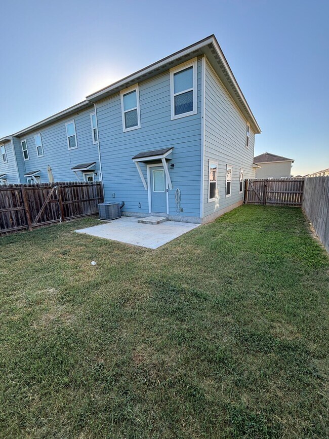 Foto del edificio - Your Perfect Townhome in NE San Antonio!