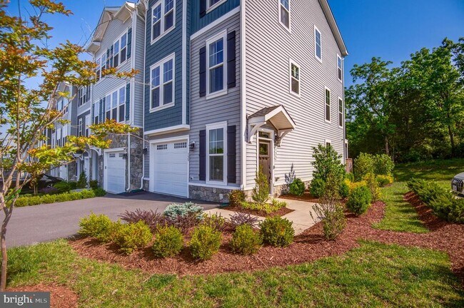 Building Photo - 135 Wake Robin Ct