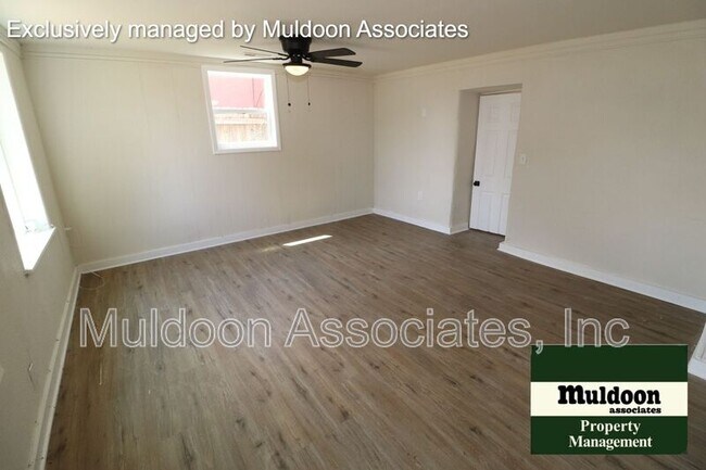 Foto del edificio - 2125 E 8th St