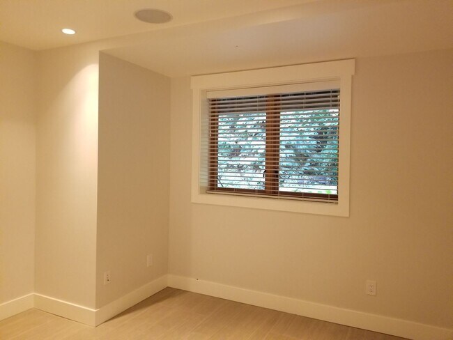 Building Photo - 4019 NE 92nd St