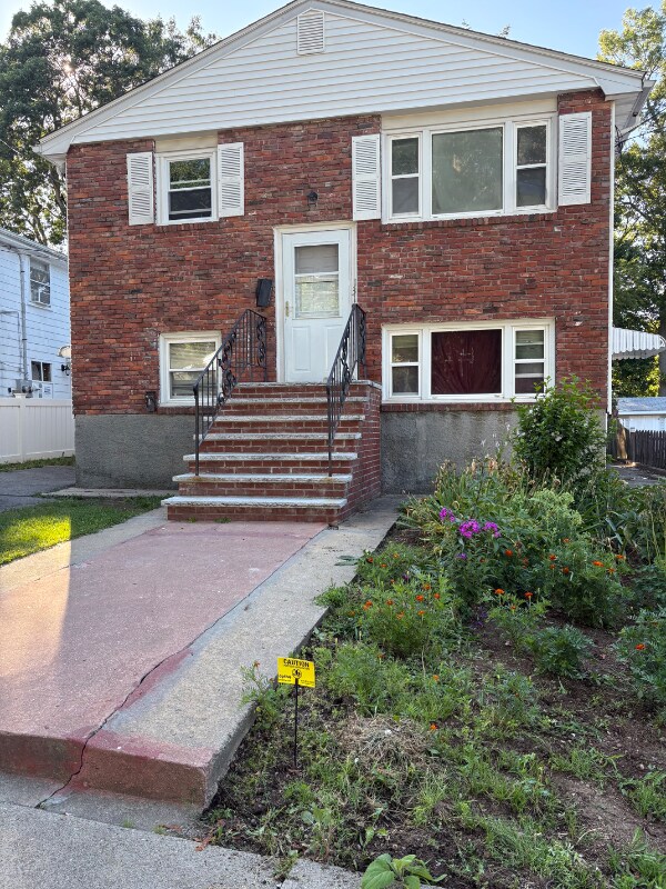 Building Photo - 131 Itasca St