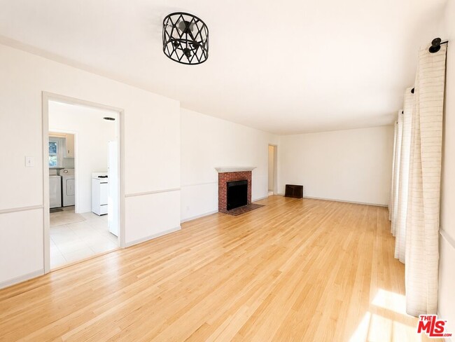 Foto del edificio - 7301 Dunfield Ave