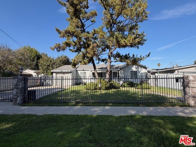 Foto del edificio - 18649 Chase St