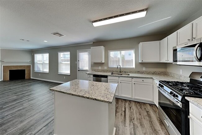 Building Photo - 16838 Blackberry Lily Ln