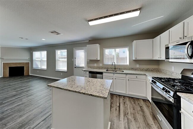 Foto del edificio - 16838 Blackberry Lily Ln