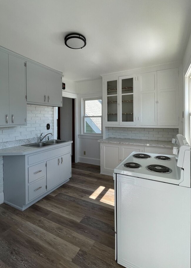 Foto del edificio - 1605 Yout St