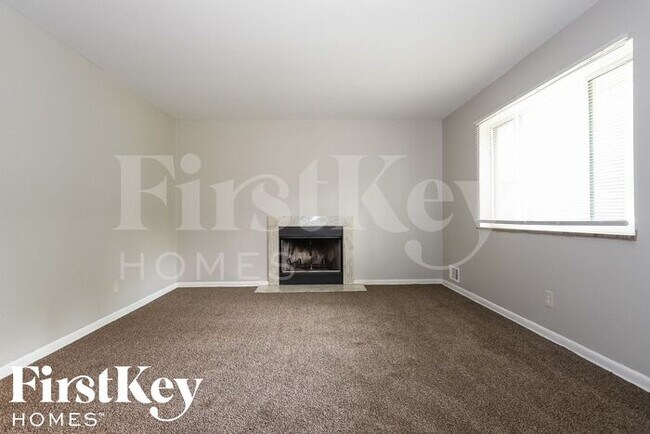 Foto del edificio - 5844 Sylvan Dr