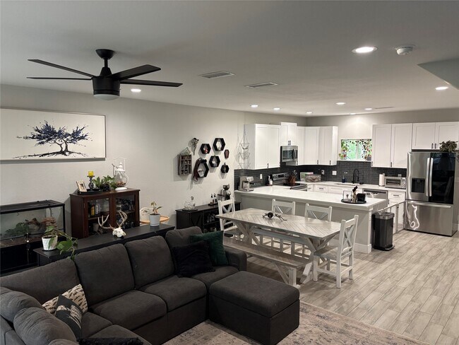 Foto del edificio - 15888 Chestnut Dr