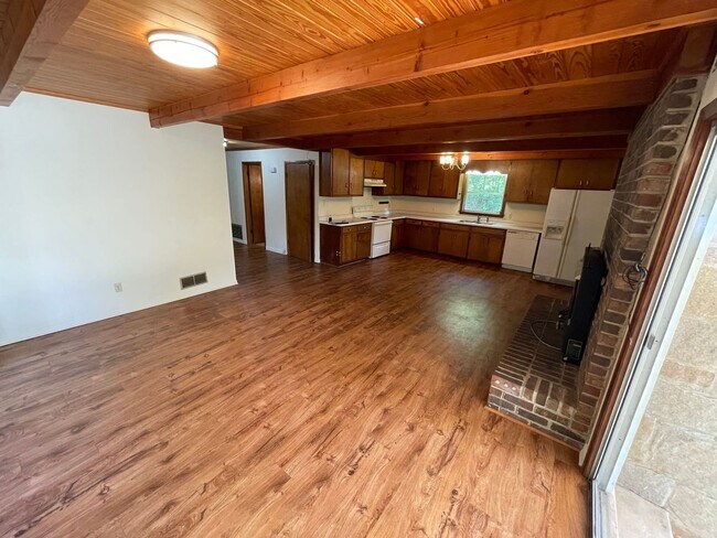 Foto del edificio - PRE-LEASING FOR JULY 22ND 2026!