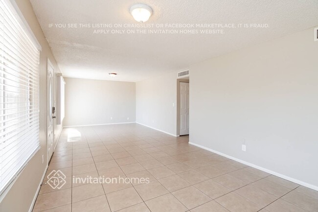 Building Photo - 2022 W Windrose Dr