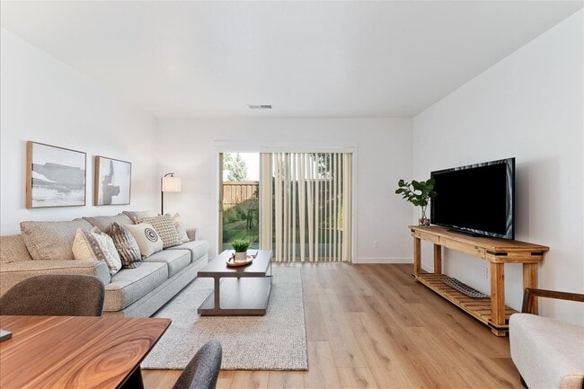 Building Photo - Linder Springs Townhomes