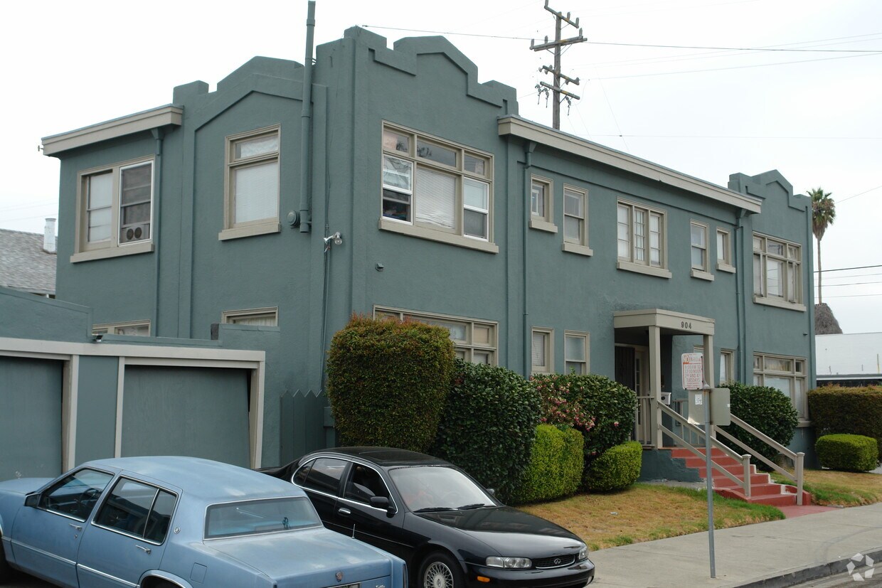Building Photo - 904 39th St