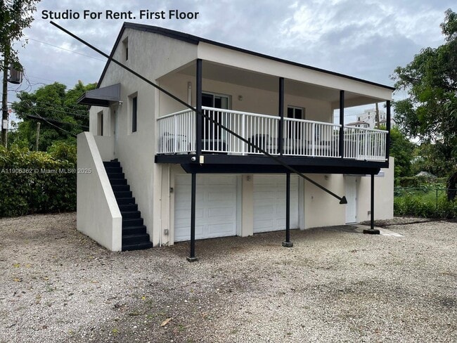 Building Photo - 343 Menores Ave