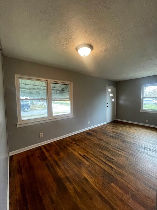 Building Photo - Two Bedroom House in North Linden*$1199.00