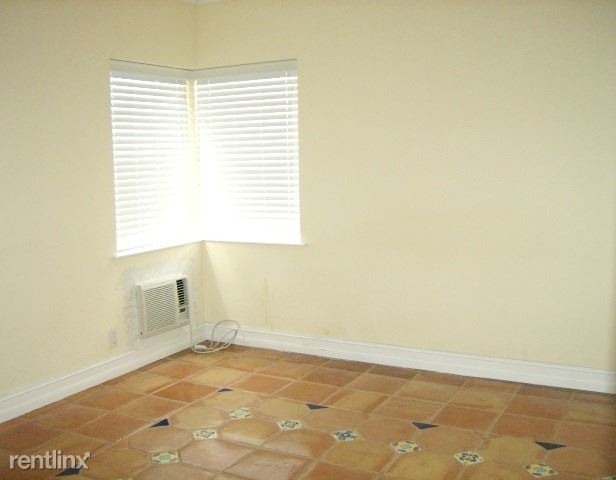 Foto del edificio - 443 NE 17th Way