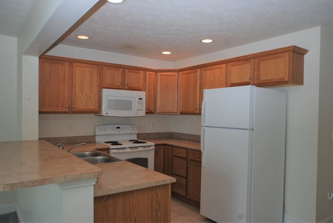 Building Photo - 808 W 2nd St