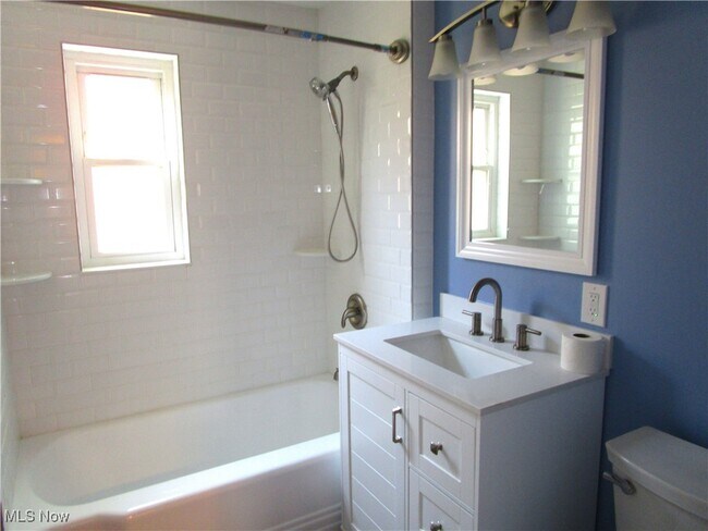 Foto del edificio - 14535 Cedar Rd