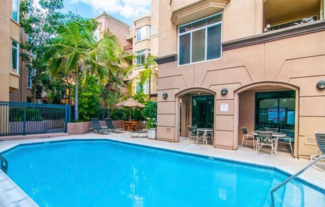 Foto principal - 2400 5th Ave