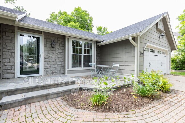 Foto del edificio - 231 S Harding Ct