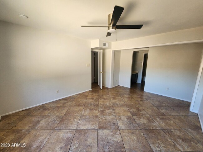 Building Photo - 4108 N 105th Dr