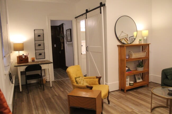 LIving Room - 121 E Pomfret St