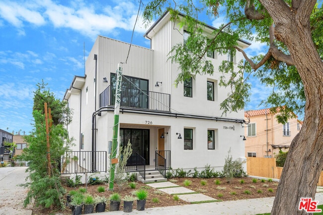 Foto del edificio - 726 Robinson St