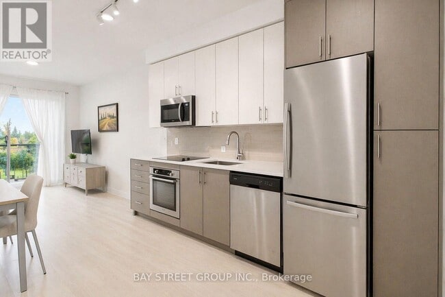 Building Photo - 415 Main St W