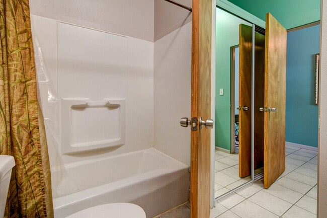 Building Photo - 355 Kalanianaole St