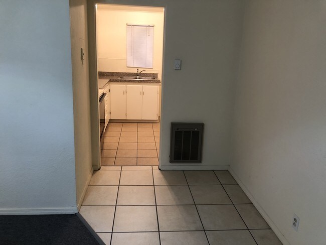 Foto del edificio - 827 Ellen Ave