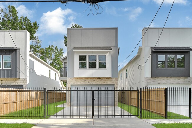 Building Photo - 90 Burress St