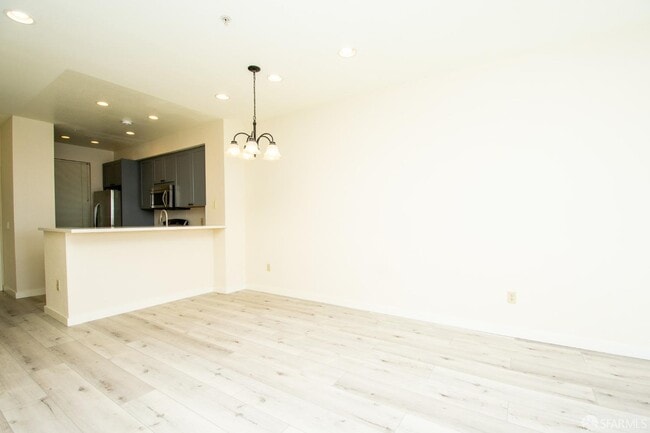 Building Photo - 101 Crescent Wy