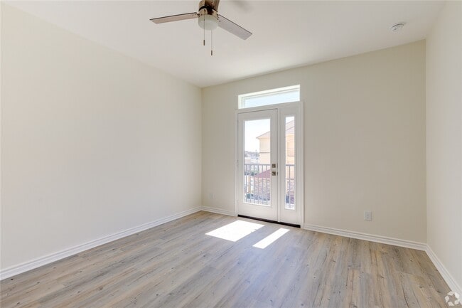 Foto del edificio - 2445 Shadow View Ln