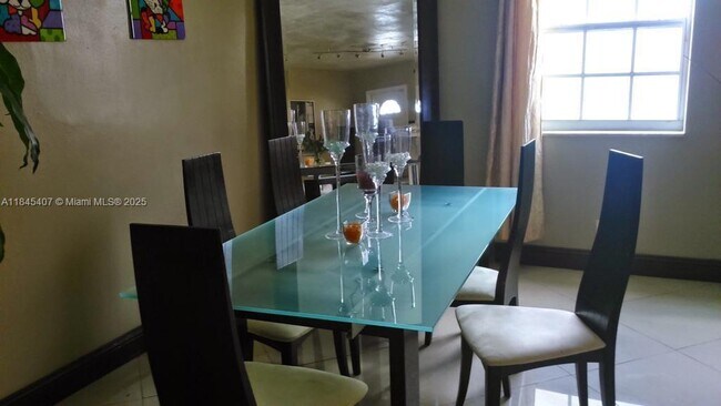 Foto del edificio - 305 SW 7th St