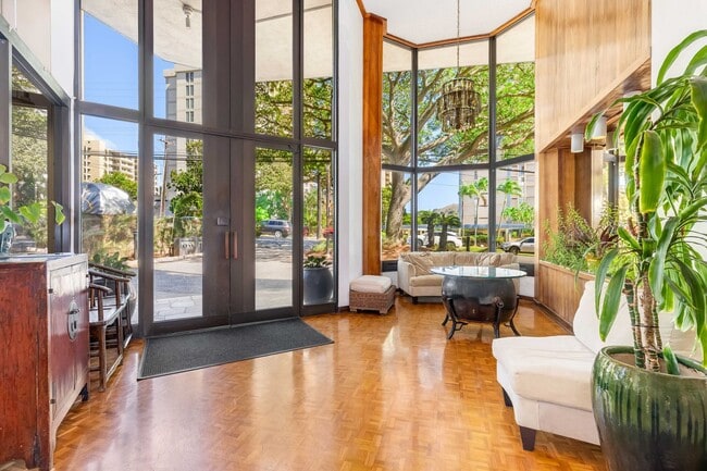 Building Photo - 2040 Nuuanu Ave