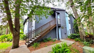Building Photo - 190 Riverbend Dr