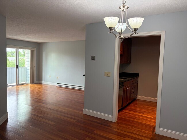 Building Photo - Deer Haven Preserve 2 bed, 1 bath 3rd floor unit